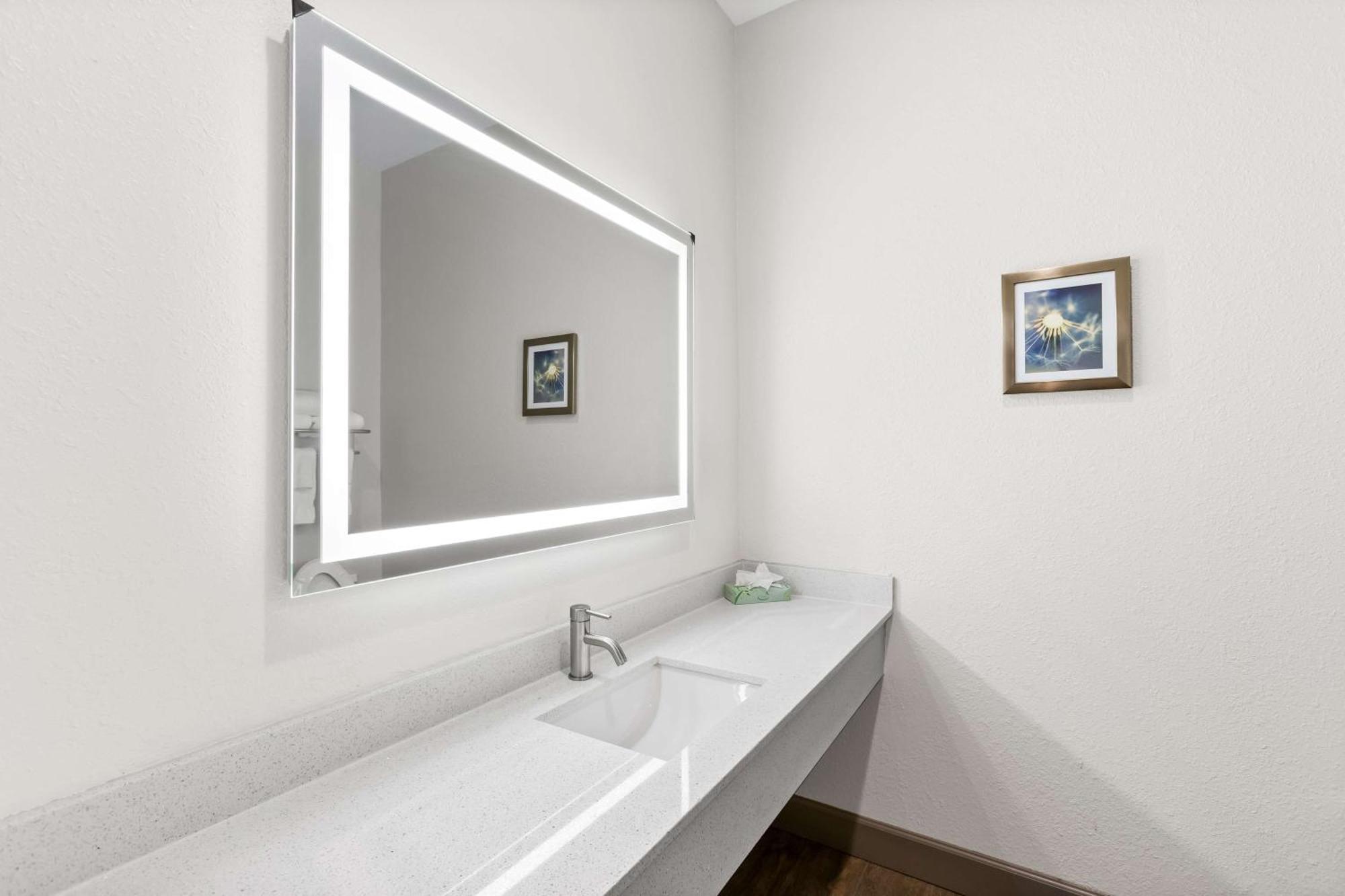 Sonesta Essential La Porte Dış mekan fotoğraf